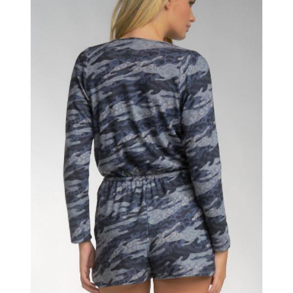 NEW ELAN "calia" camo long sleeve romper in blue camo - Picture 3 of 3